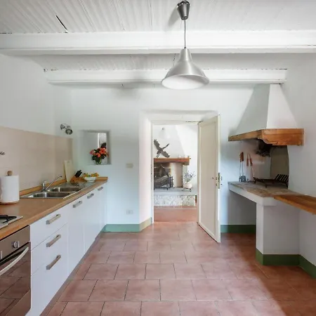 Вилла Sprawling In Tuscany With Pool Tredozio