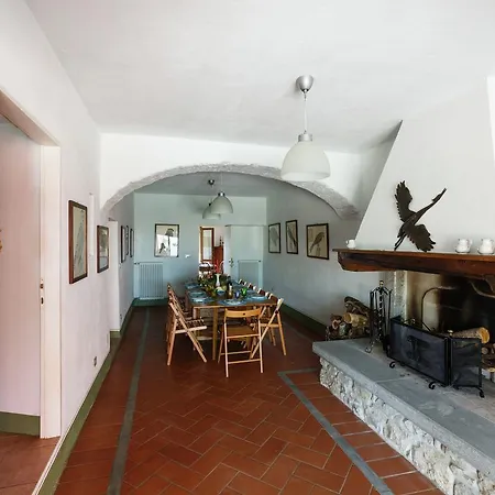 Вилла Sprawling In Tuscany With Pool Tredozio